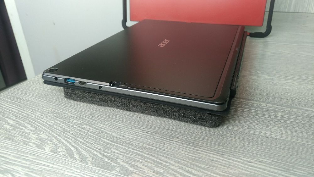 Ультрабук/планшет Acer Switch 5 12"/i5-7200U/8Gb/256Gb /Surface