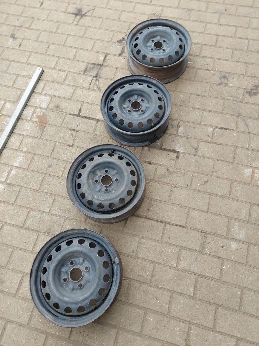 Felgi stalowe 4x100 Toyota Aygo Citroen C1 Peugeot 107 4.5 X 14 ET39