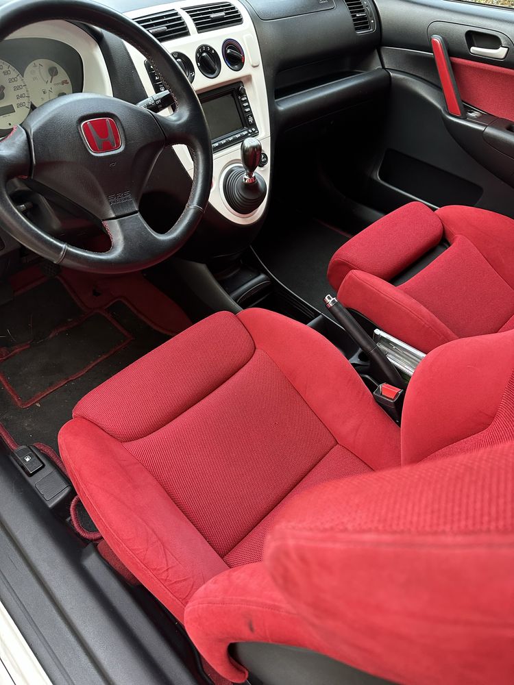 Fotele Recaro czerwone Civic type R