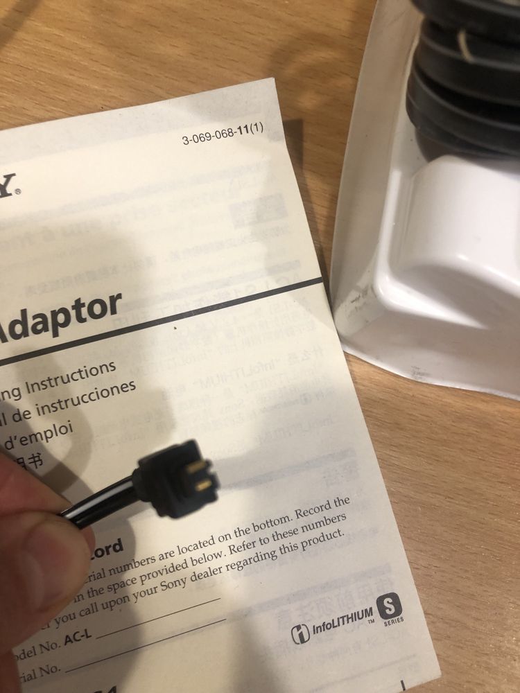 Sony блок питания 220v , выход 4,2 v