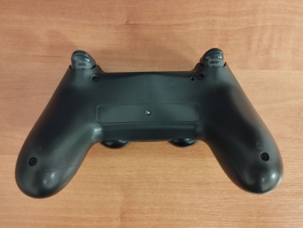 Pad do gry na wzór ps4