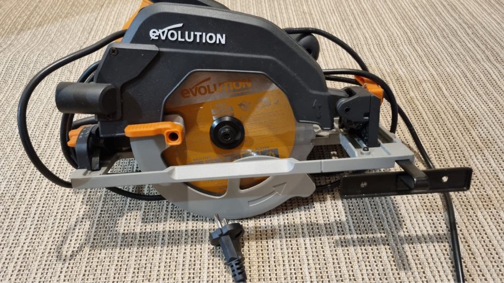 Piła   Pilarka evolution R185CCSX.