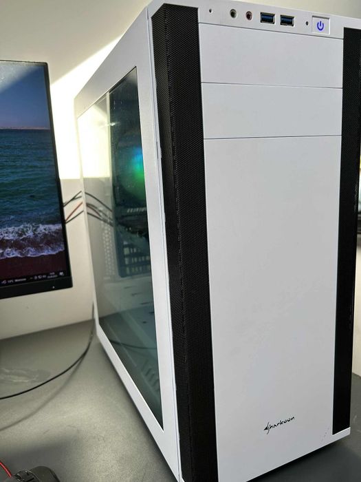 Komputer gamingowy plus monitor
