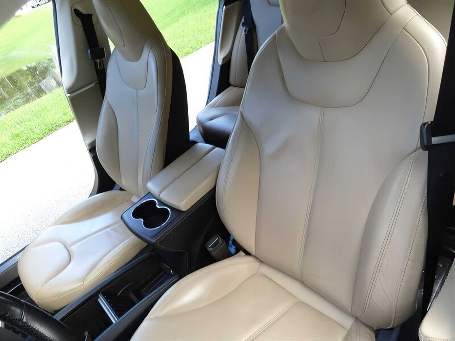 Tesla Model S      2015