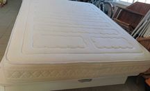 Cama casal com sommier