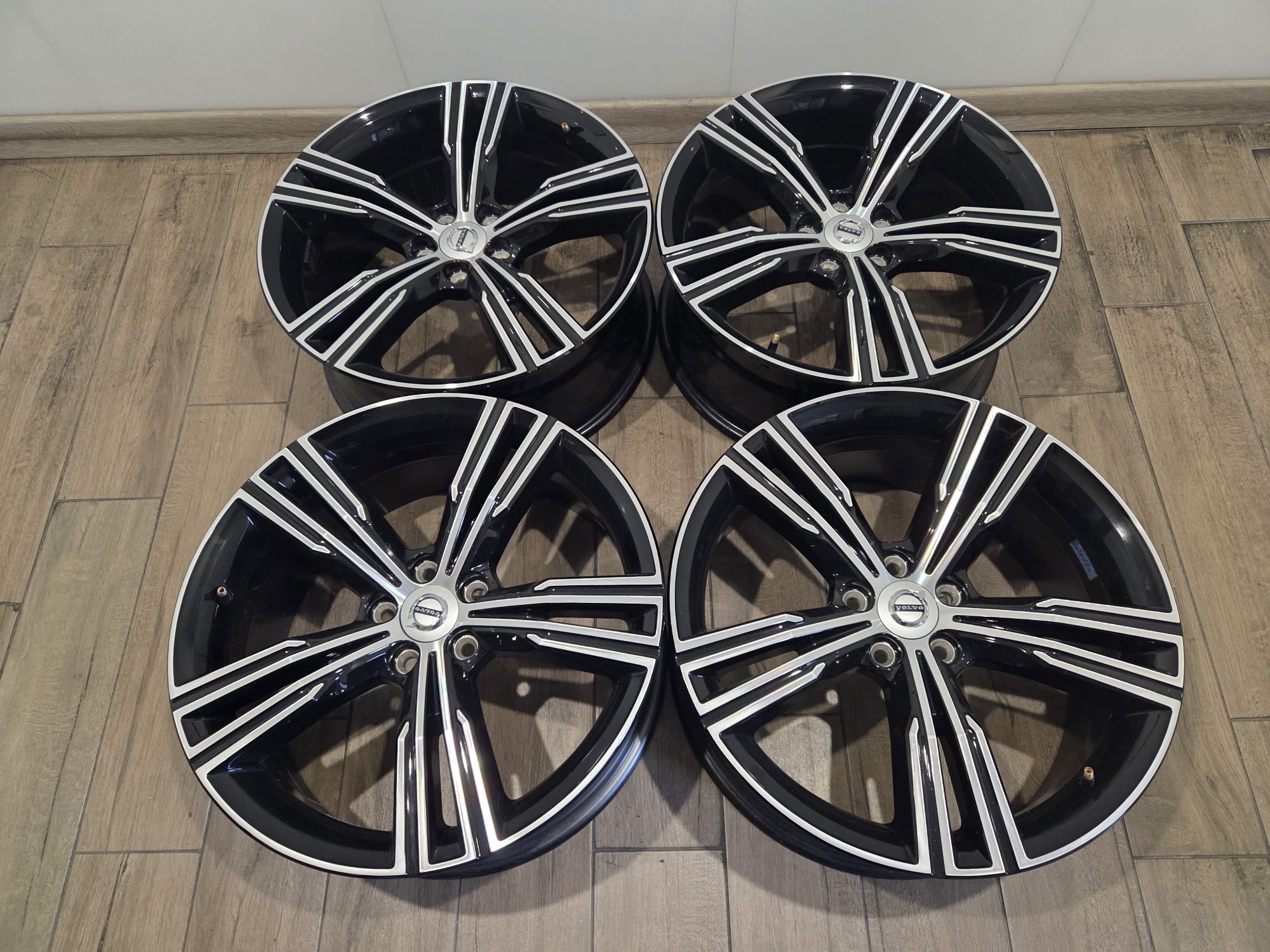 VOLVO 5x108 XC60 XC40 XC70 S90 V90 S40 V40 C30 S80 V70 Felgi 19