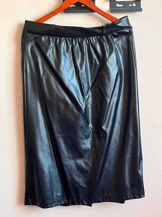 кожаная юбка с топом