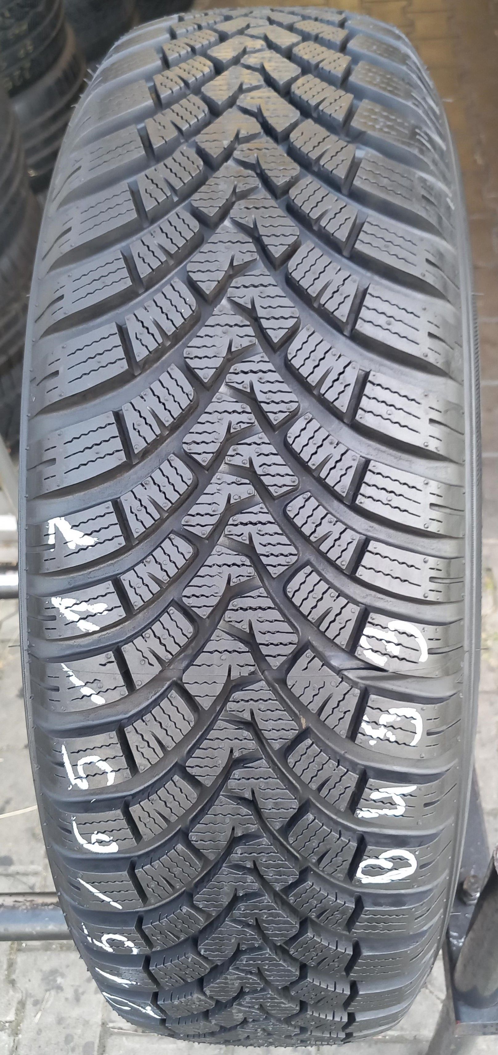 215/65/17 Falken EuroWinter HS01 SUV 99H