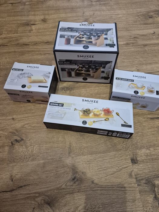 Smukee zestaw przyprawniczki maselniczka taca zestaw kuchenny