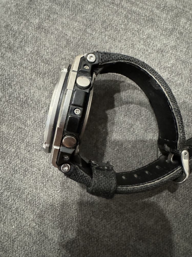 Casio G‑Shock GST‑W130C Black — Solar