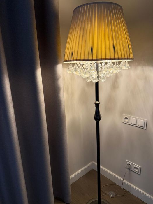 Stylowa lampa stojąca podlogowa z kloszem