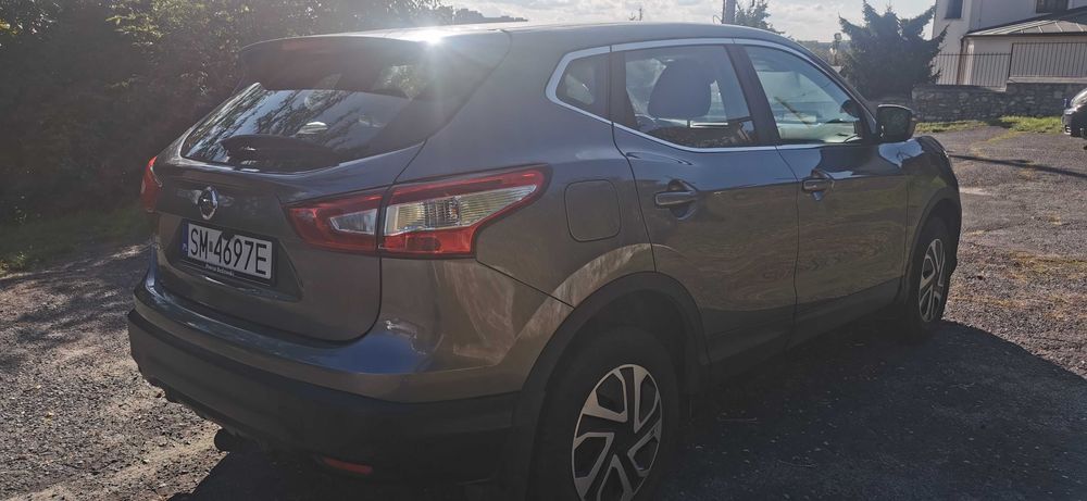 Nissan Qashqai 1,2 benzyna