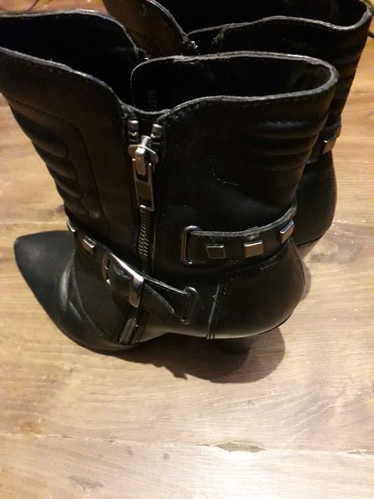 stylowe botki z zapięciami