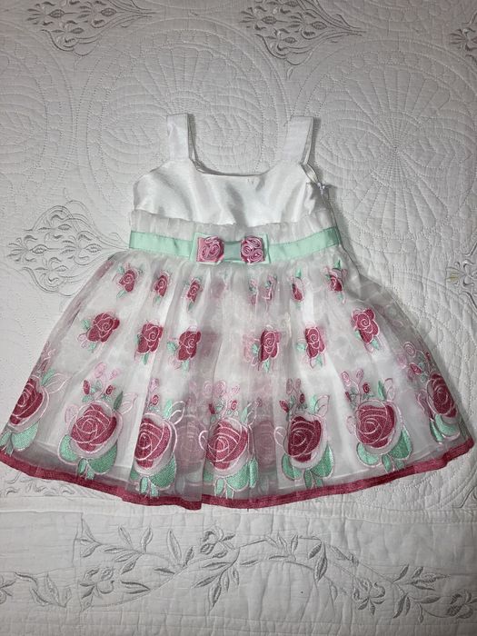 Продам нарядное платье для малышки на 6-9 месяцев