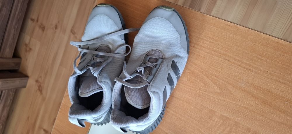 Buty do chodzenia młodzieżowe