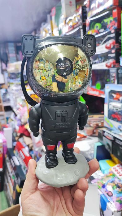 Нічник проектор космонавт зоряне небо австронавт