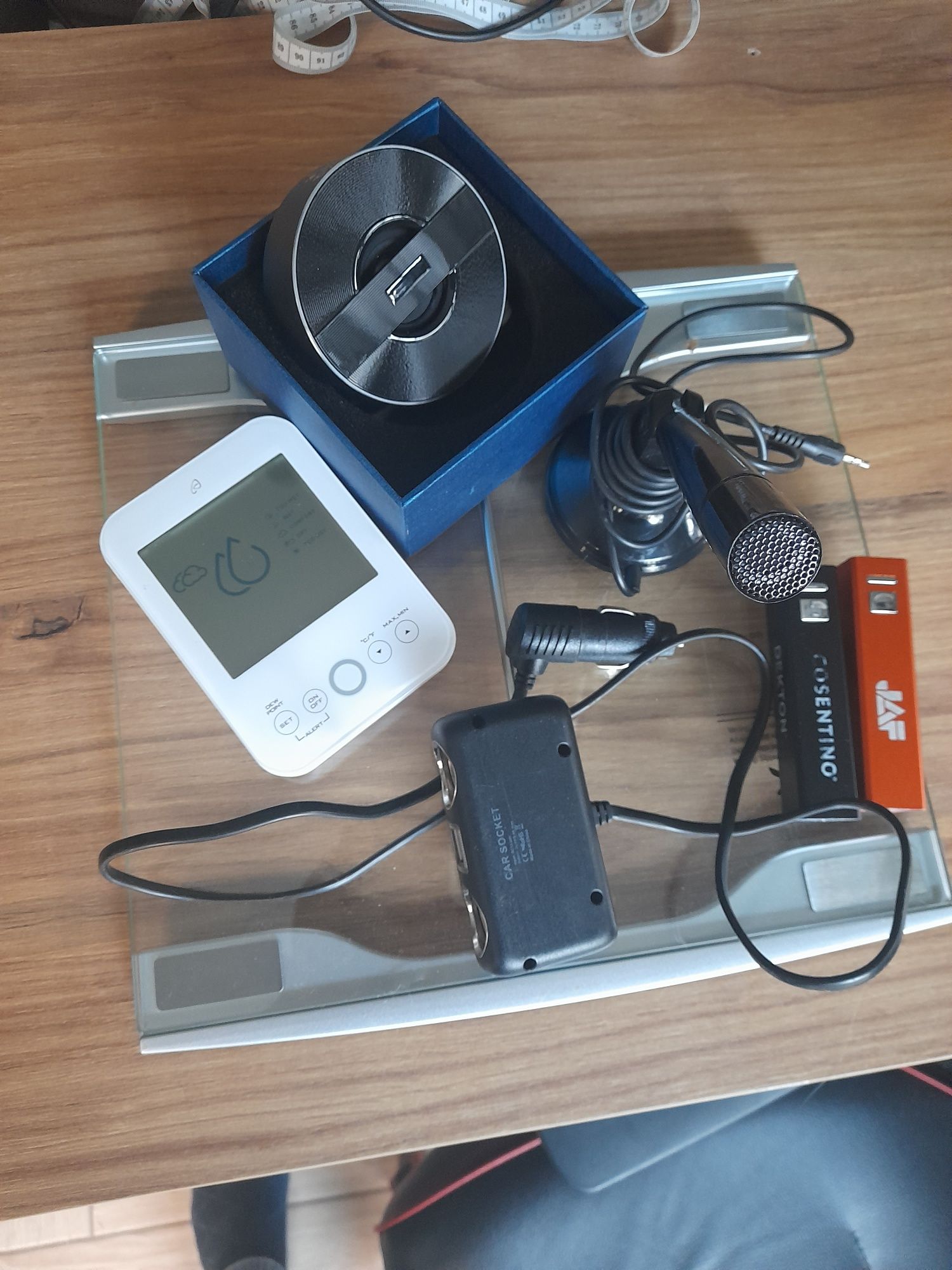 Głośnik bluetooth, mikrofon, powerbank, stacja pogody, waga łazienkowa