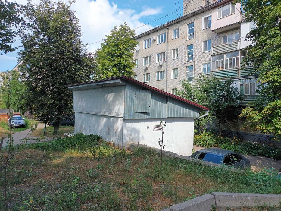 Продам капитальный бетонный гараж в самом центре, возле Праги.