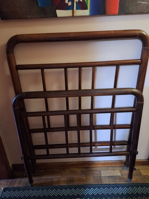 Cama de solteiro em madeira de Bambu