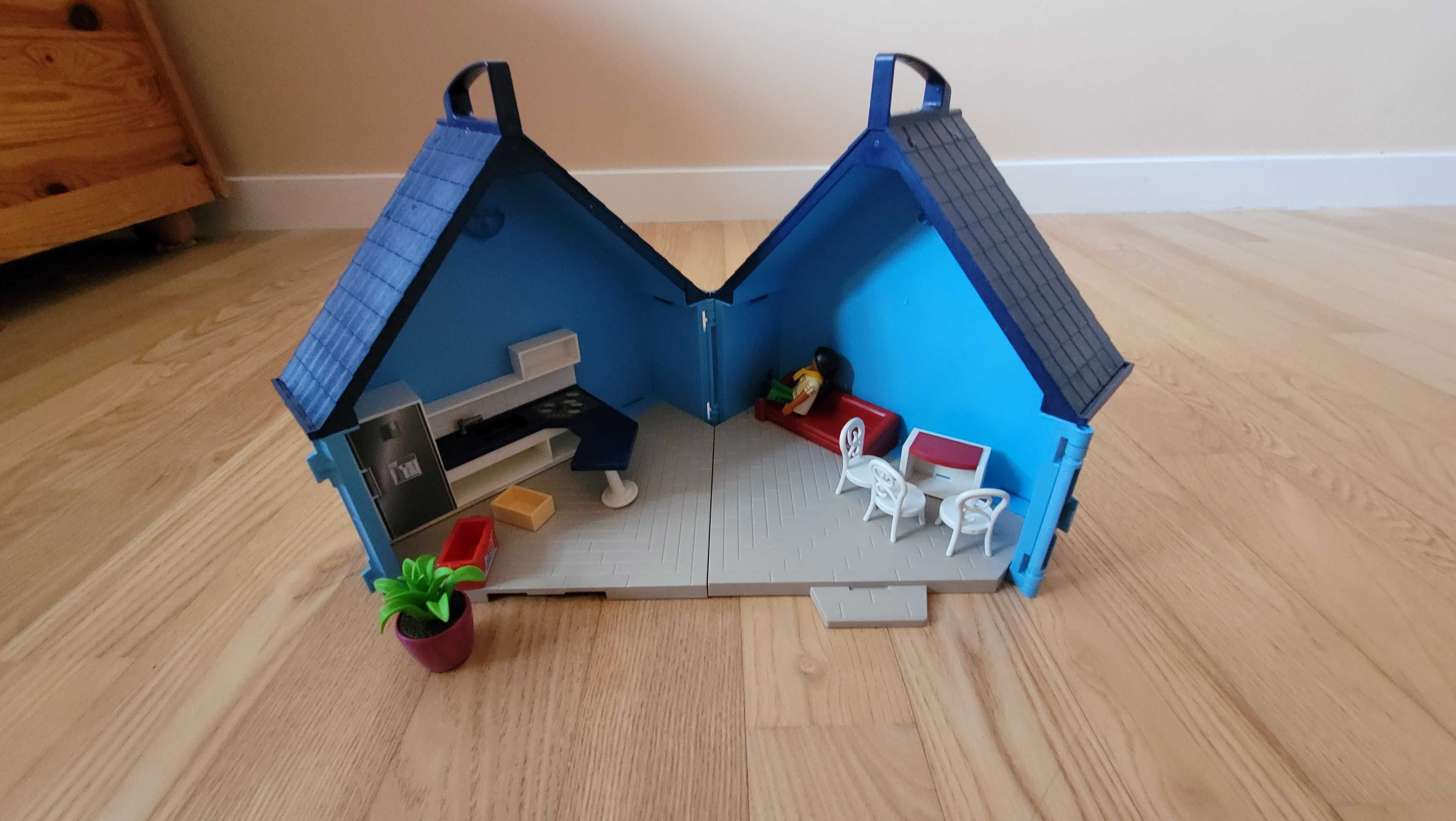 Playmobil 70219 Dom wakacyjny + 9281 Samochod z bagaznikiem dachowym