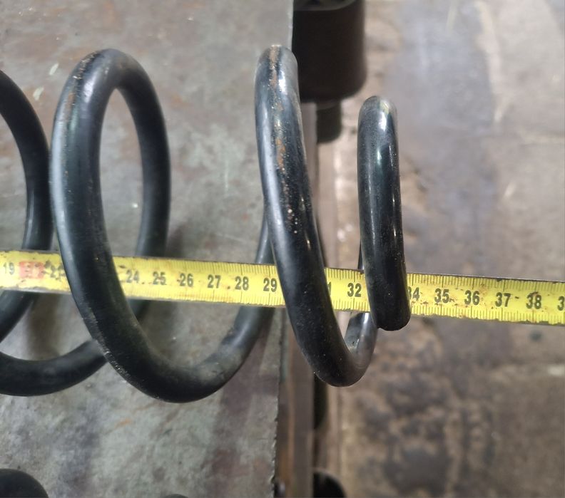 Продам пружини гольф 4, задні KYB RH5535 hb29d14