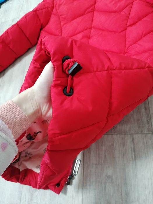 Пуховик S з мехом єнота