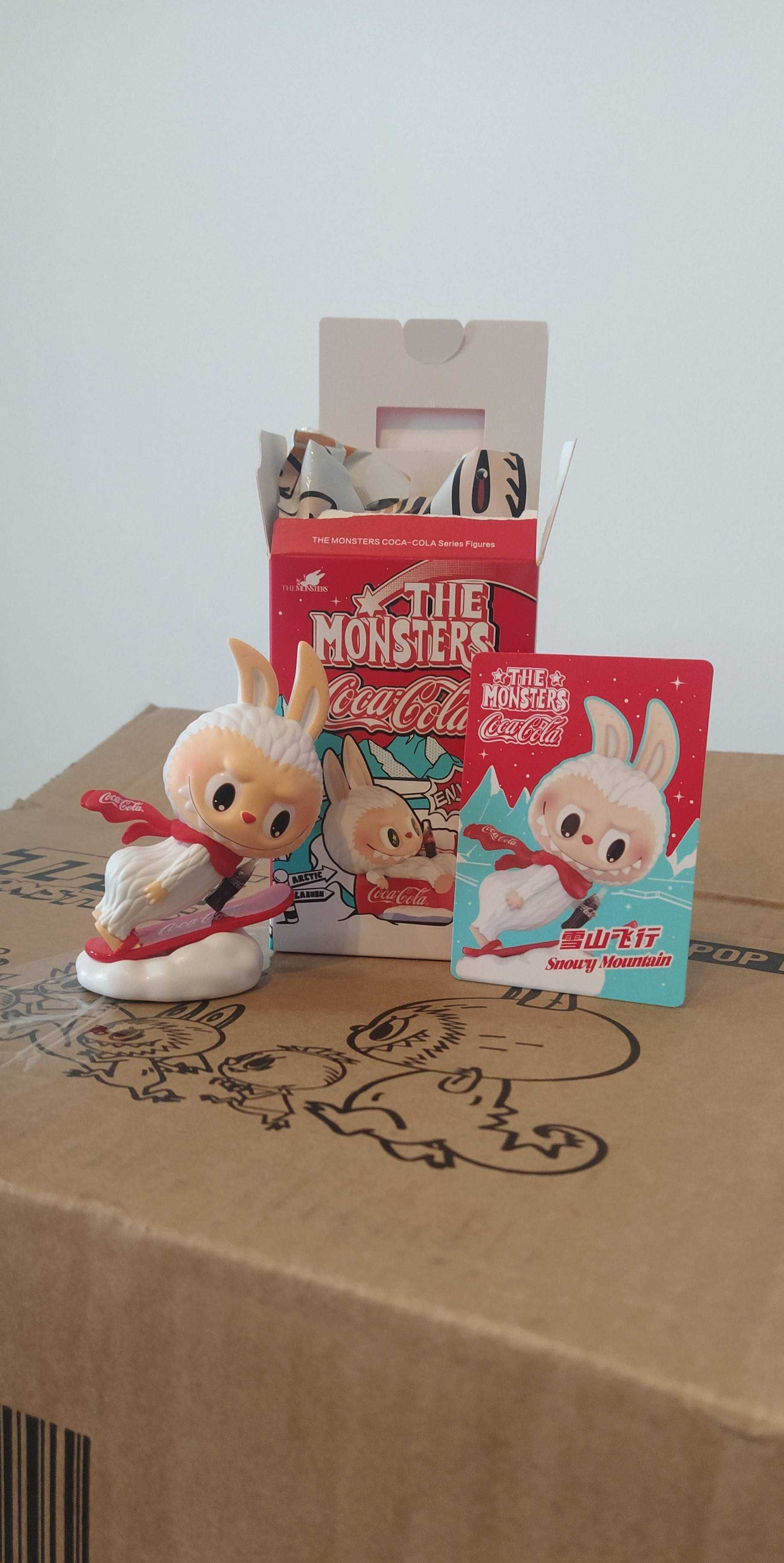 Figurka Labubu – The Monsters x Coca-Cola „Snowy Mountain”
