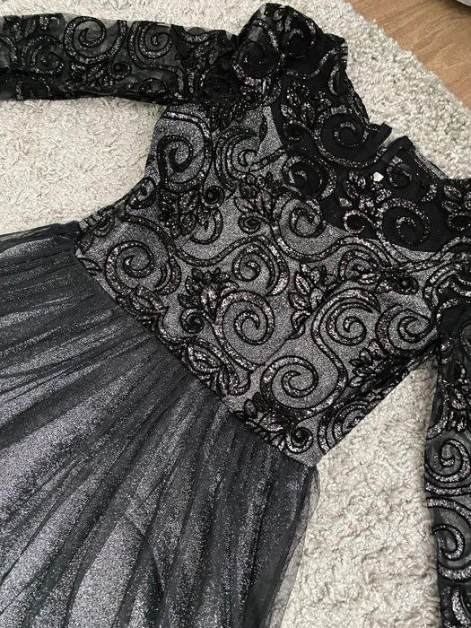 Вечірня сукня з блискітками