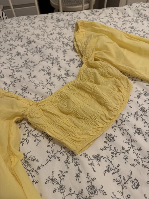 Zolty crop top Bershka