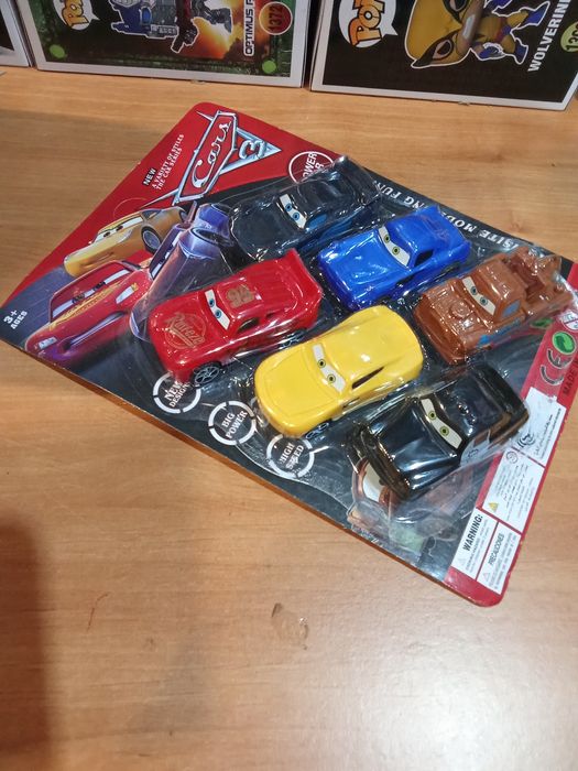 Cars McQueen novos em caixa