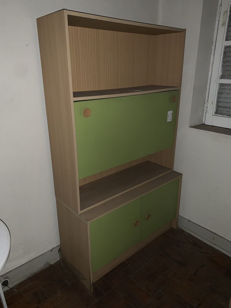 Estante vintage verde + mesinha de cabeceira