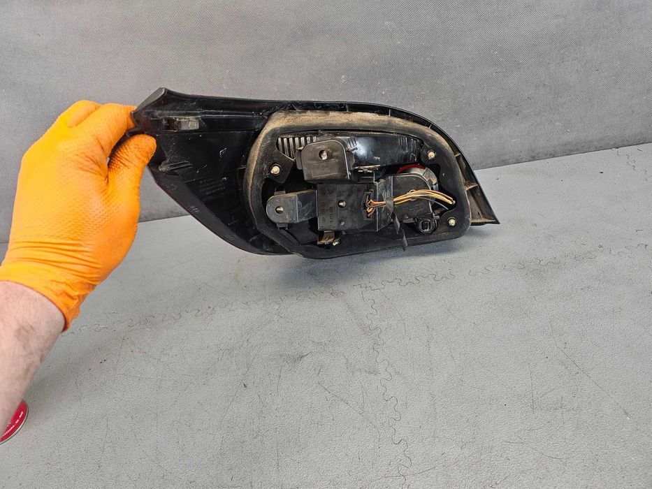 Bmw E60 Lampa Tył Tylna Prawa Europa Stan BDB