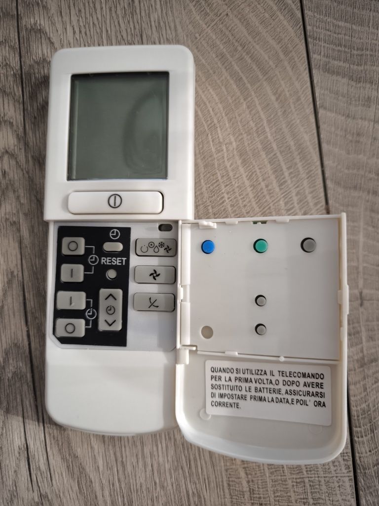 Uniwersalny pilot do klimatyzatora Hitachi RAR-3U4 ,RAR-2P2 RAR-3U3