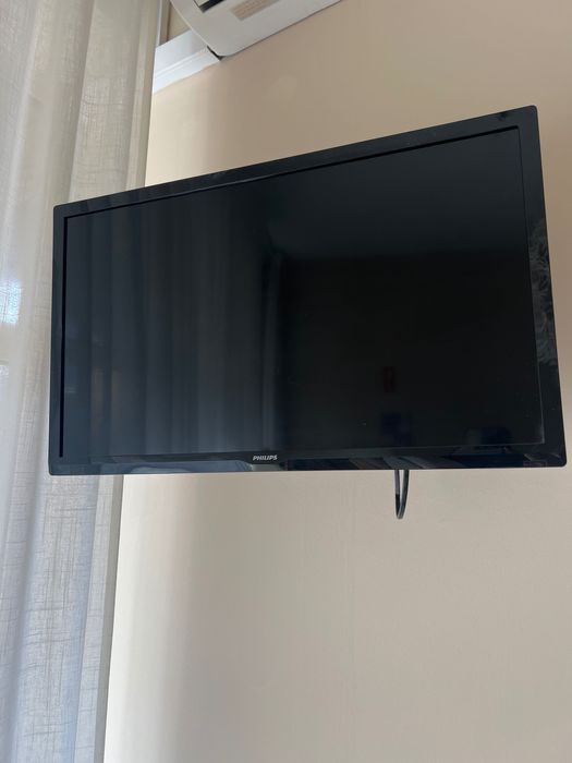 TV 24” e suporte de TV