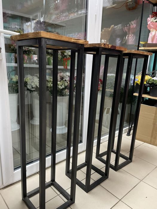 Стильні деревяні підставки для декору та квітів, із металу, дуб