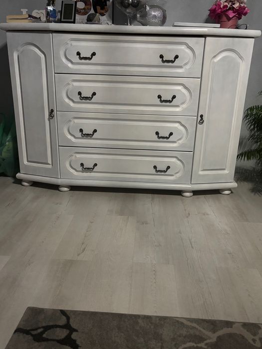 Zestaw mebli kanapy i komody