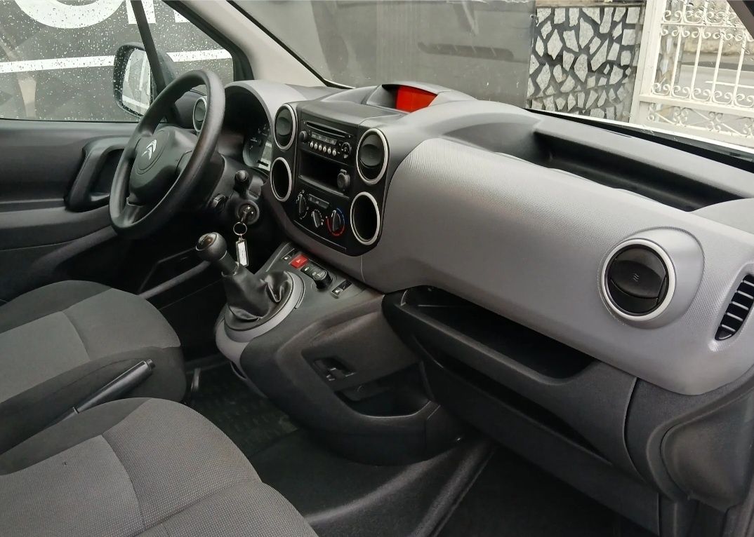 Citroën Berlingo 1.6 HDI 
Iva dedutível 
Marca e Modelo: Citroën Berli