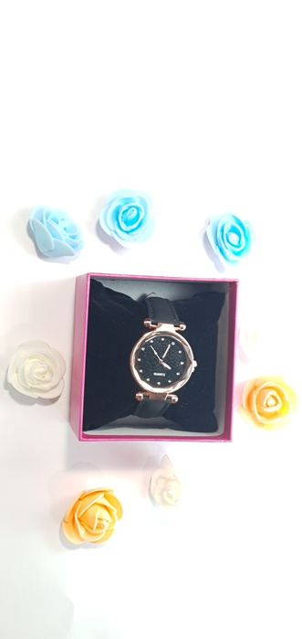 Relógio para mulher black&golden de pele