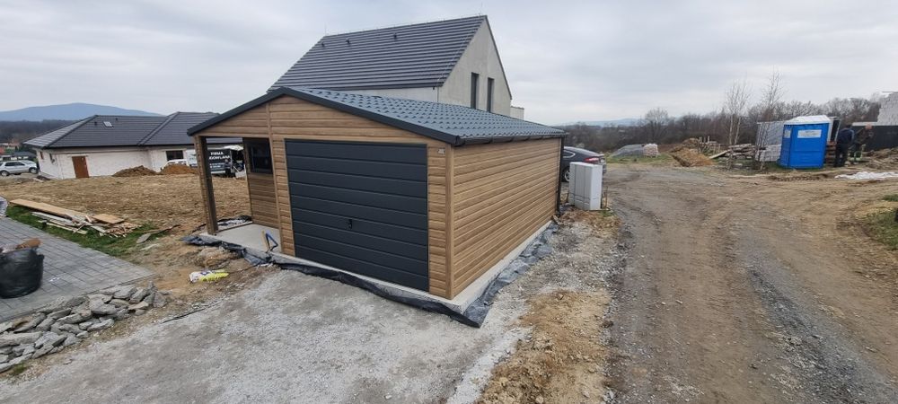 Garaż Drewnopodobny z wnęką