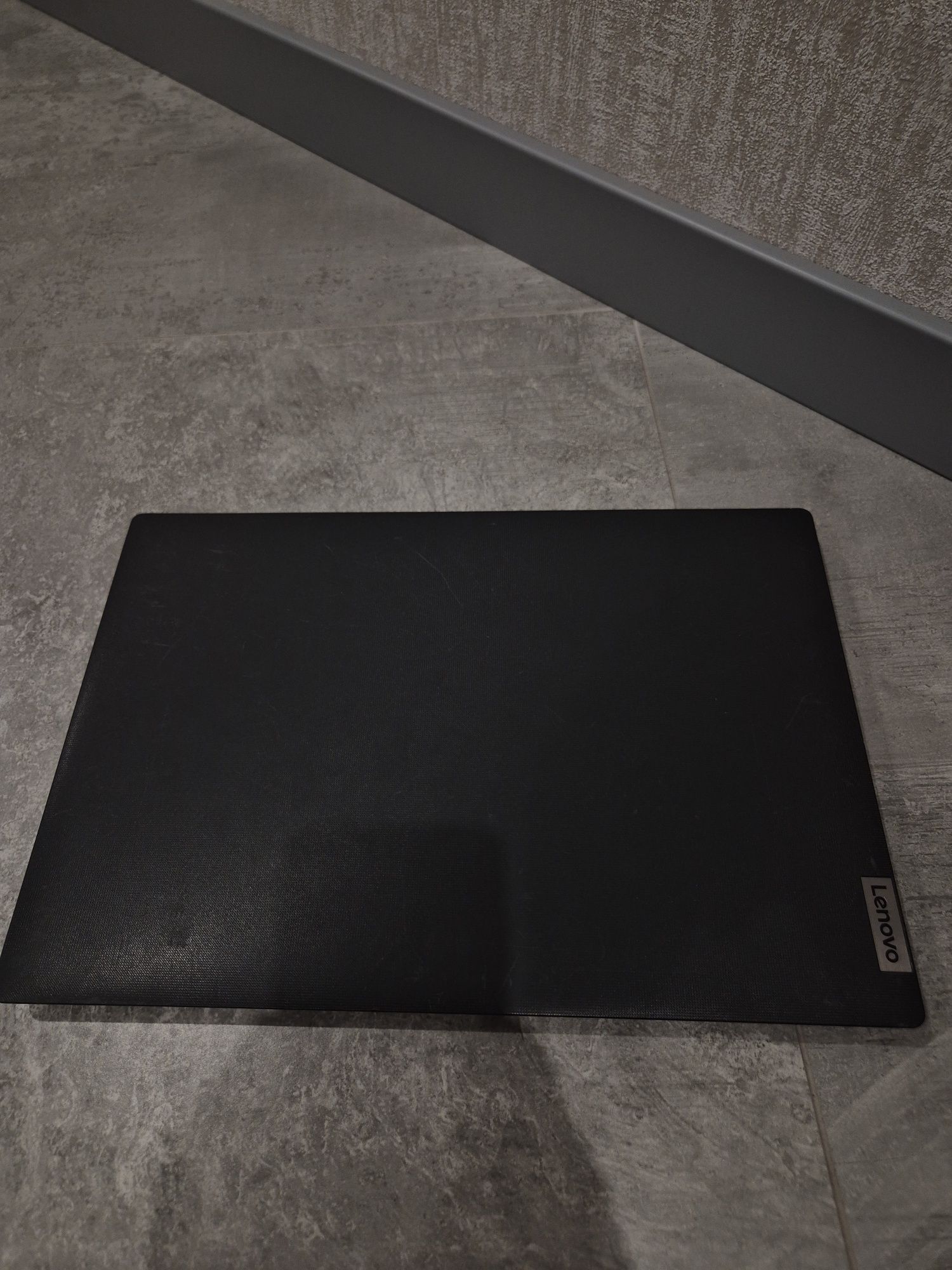 Продам ноутбук Lenovo IdeaPad 3 AMD Vega 3 + 8gb