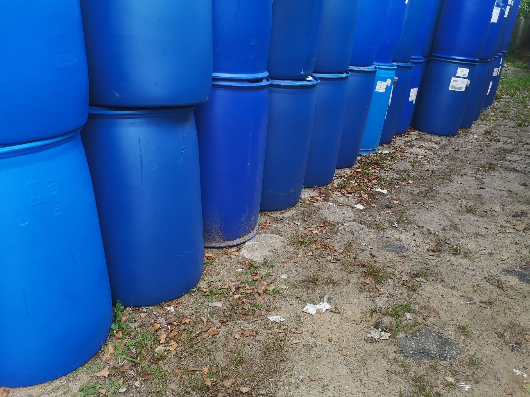 Beczki plastikowe o pojemności 200l