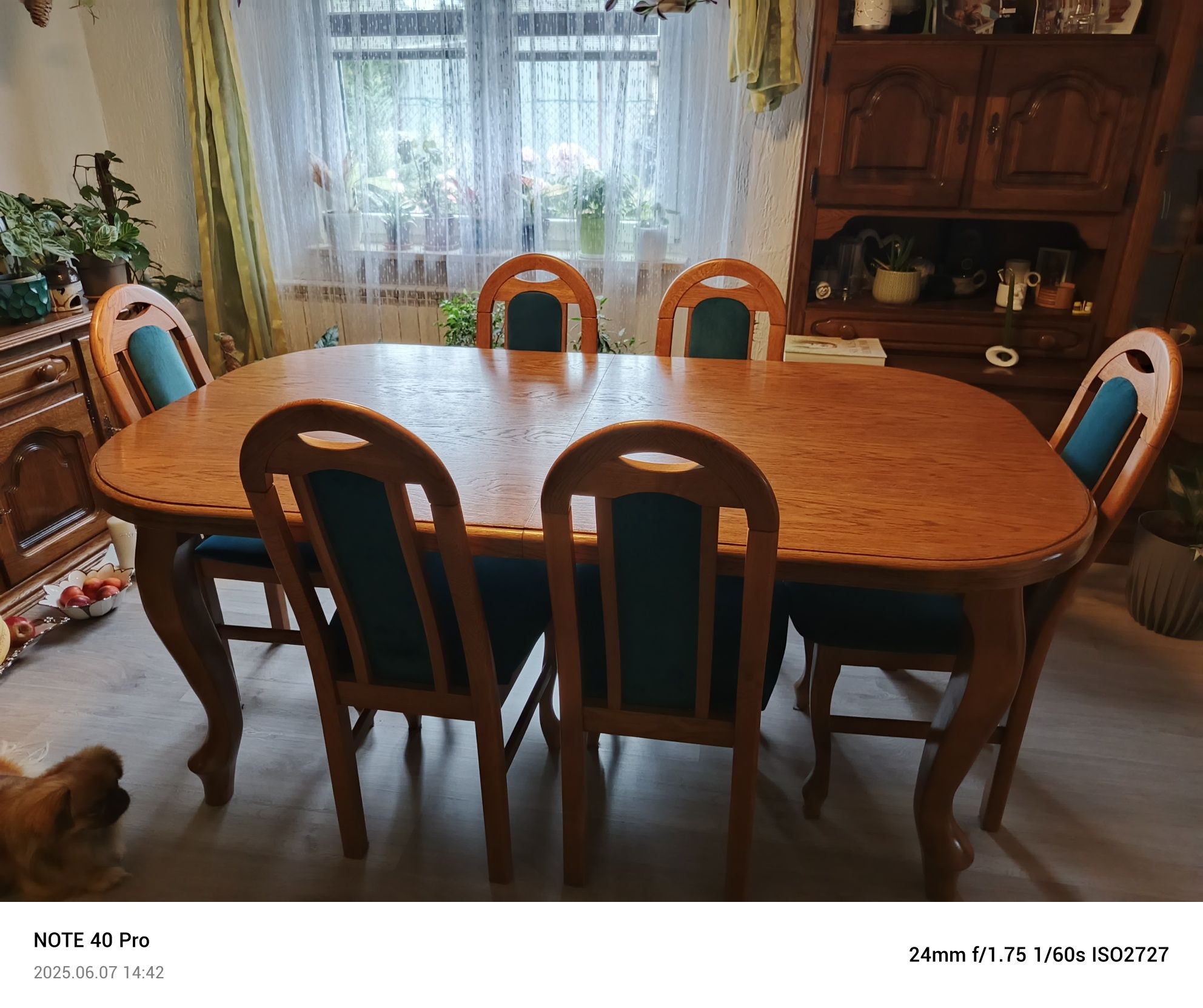 Stół z 6 krzeslami