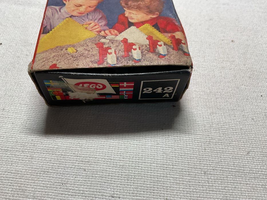 Antigo Lego System referencia 242A com bandeiras Raro nestas condicões