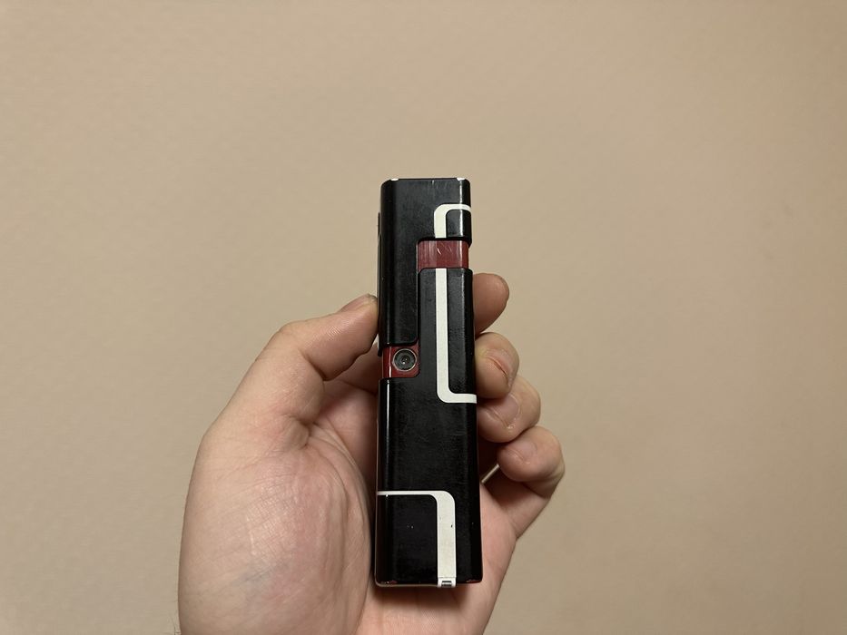 На деталі Nokia 7280