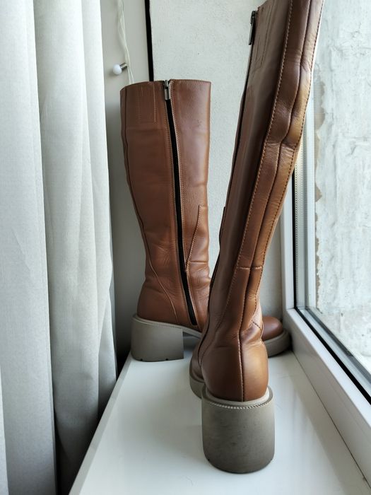 Високі чоботи карамель натуральна шкіра зимові