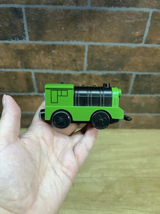 Електричний потяг (локомотив) до дерев"яноі коліі іграшка