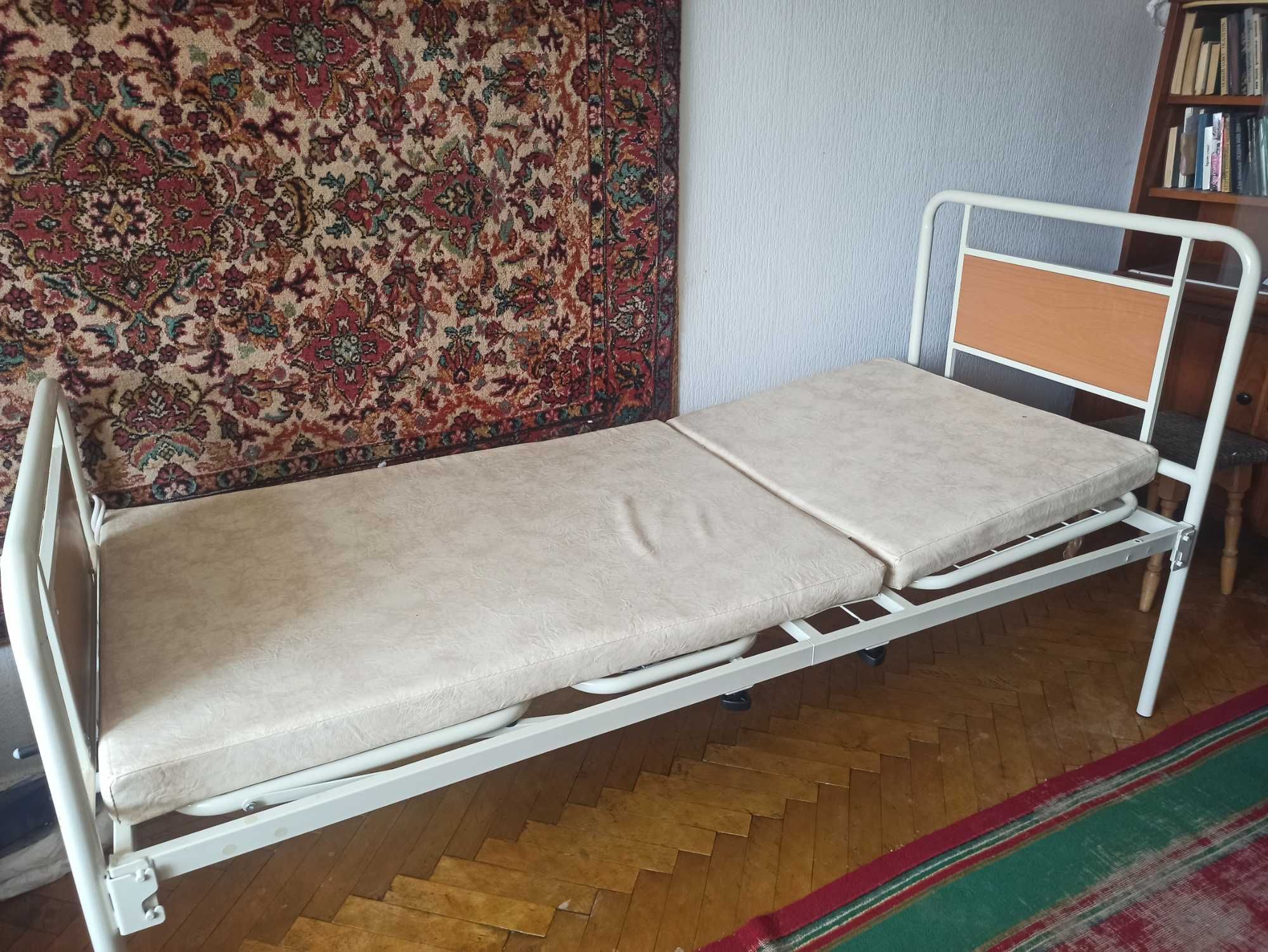 Ліжко для реабілітації або для лежачих