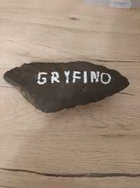 Pamiątkowy kamień z starych bocznic kolejowych w Gryfinie