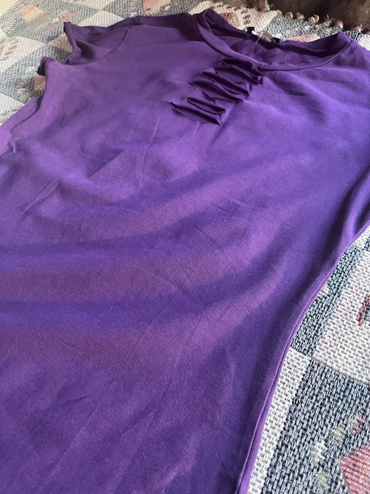 T-shirt można używać jako sportowy