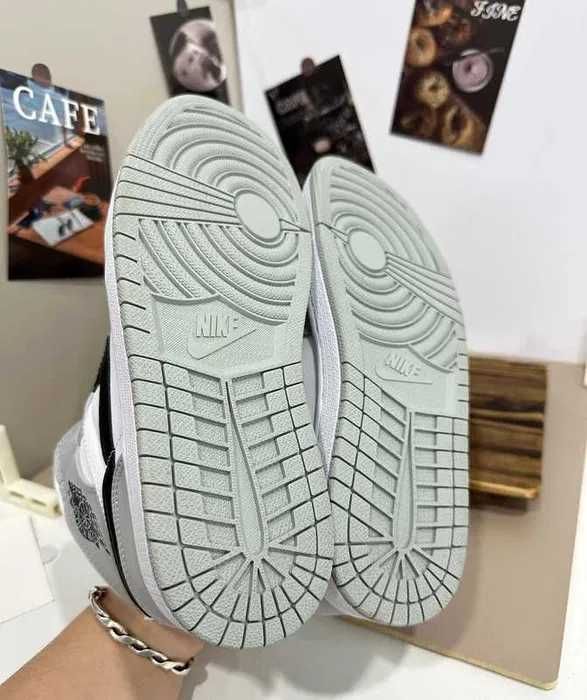 Buty damskie Trampk Jordan 1 Mid Light Smoke Grey R.39
